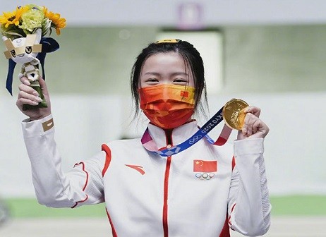 开门红！中国选手杨倩摘得东京奥运会首金